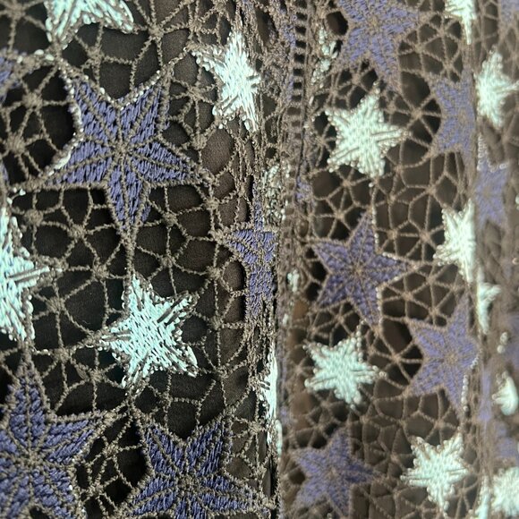 Willow & Clay Embroidered Star Lace Top Size Small - Picture 5 of 7